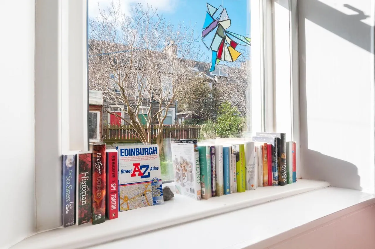 Cozy With Character Vibrant Cottage Style Flat At Leith Links Park Edinburgh
