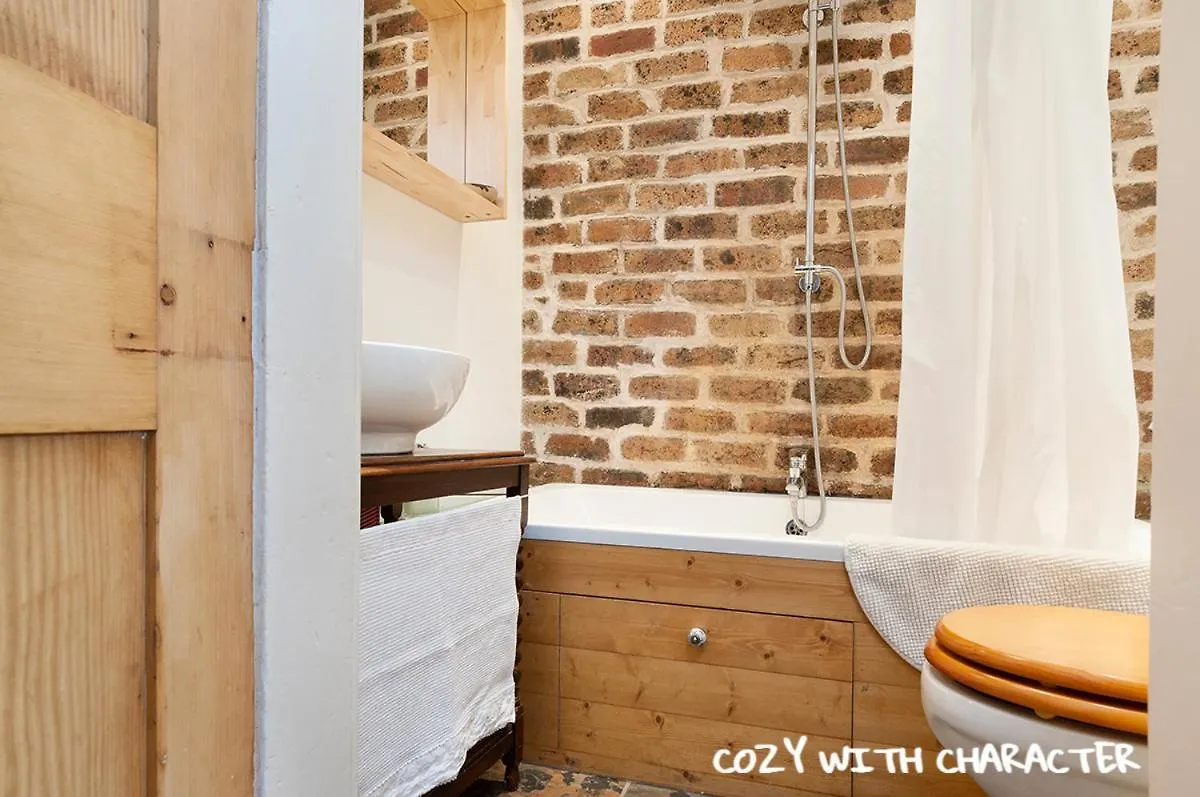 Cozy With Character Vibrant Cottage Style Flat At Leith Links Park Edinburgh