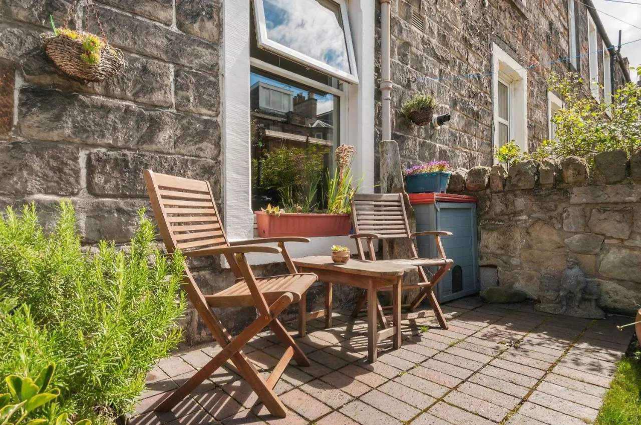 Apartment Cozy With Character Vibrant Cottage Style Flat At Leith Links Park Edinburgh
